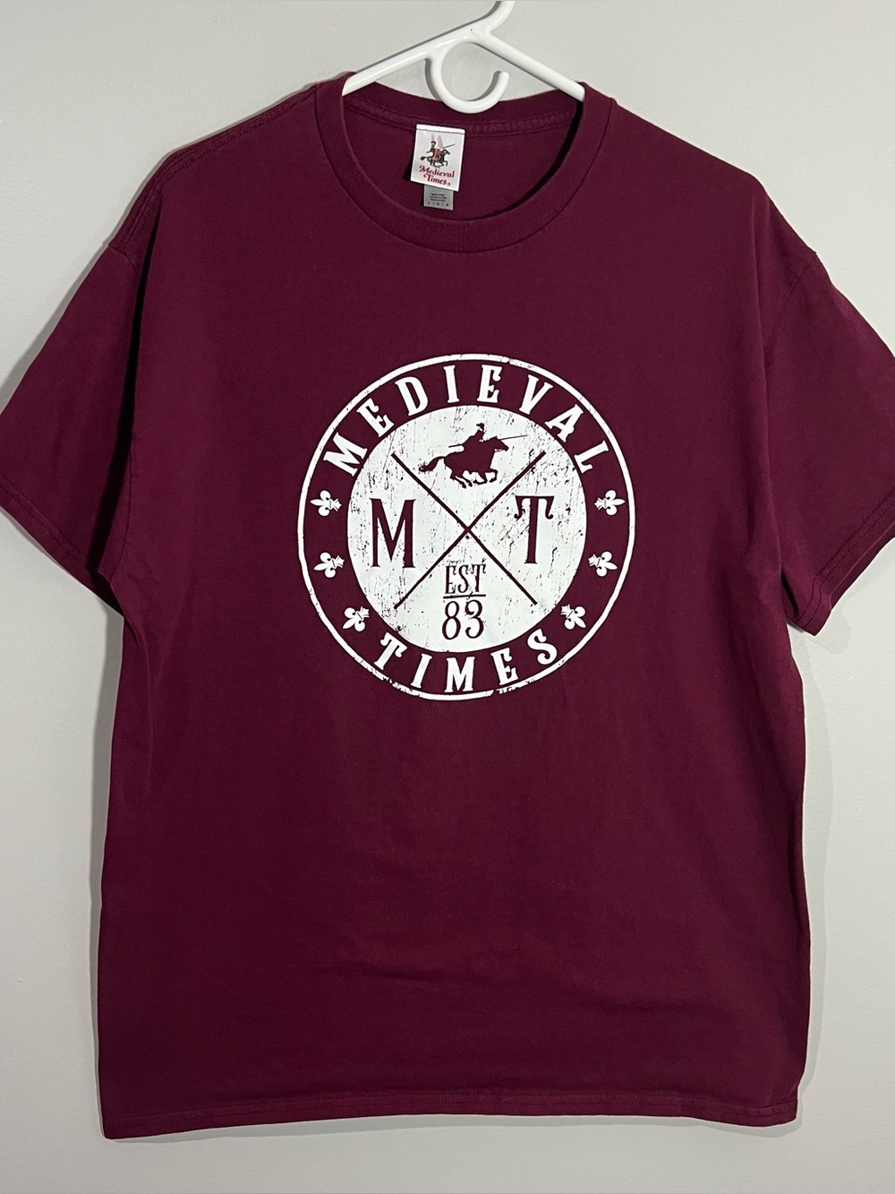 Medieval Times Jousting Dinner Burgundy White Short Sleeve T-Shirt Mens Large
